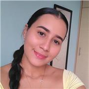 Profesor de apoyo en clases escolares para niños de formar presencial y virtual